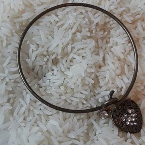 NWT *♥️Sale* Antique Heart Rhinestone Charm Bangle